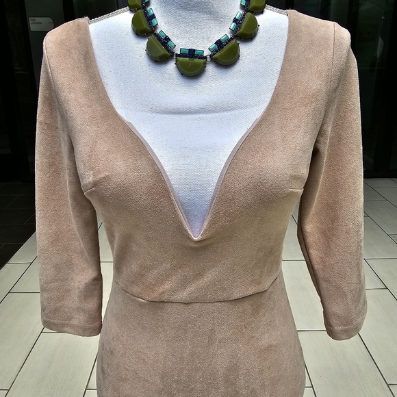 Blush ✦ Tan Suede Cocktail Dress ✦ Deep Plunge Criss Cross Back Sz M EUC - Picture 4 of 16